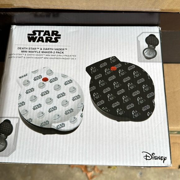 Disney. Star Wars Darth Vader waffle maker NIB - Picture 1 of 4